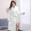 Meleg és puha női hotelszobai fürdőköpeny - fehér