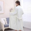 Meleg és puha női hotelszobai fürdőköpeny - fehér